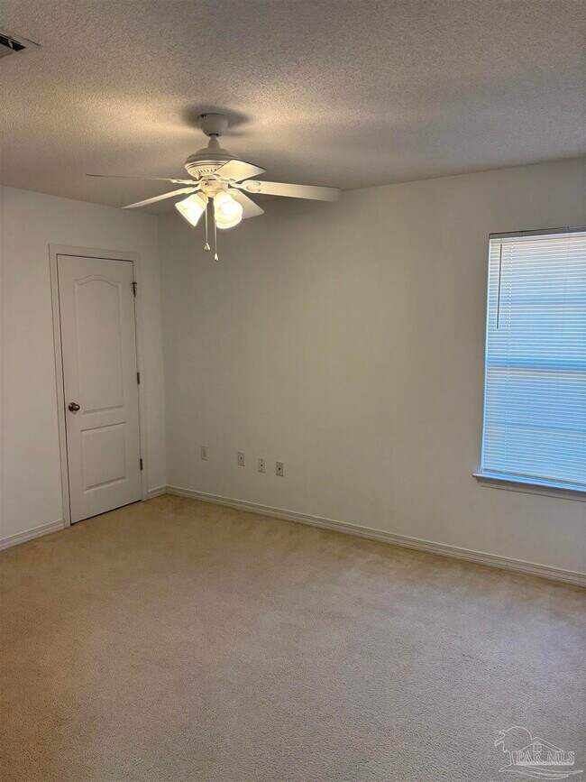 Building Photo - 2423 Flintstone Dr