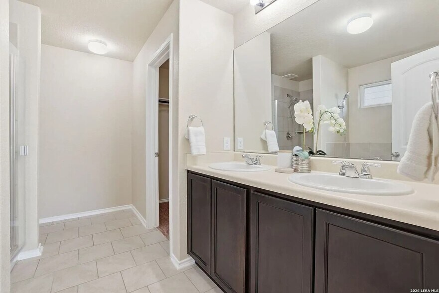 Building Photo - 8826 Palmetto Fls