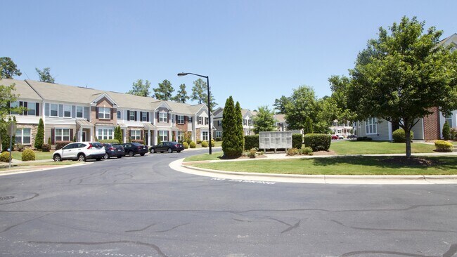 Building Photo - Gorgeous 2br/2.5ba Two-Floor Townhouse in ...