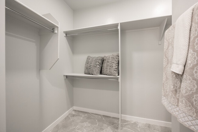 walk in closet - 4358 Capistrano Ave