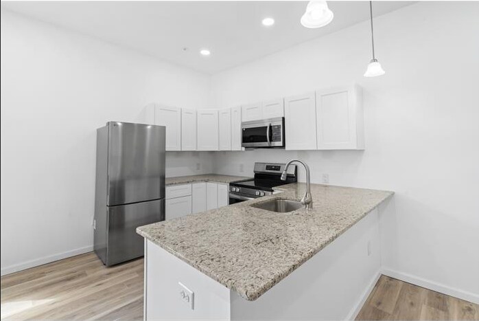 Building Photo - 4250 Lancaster Ave