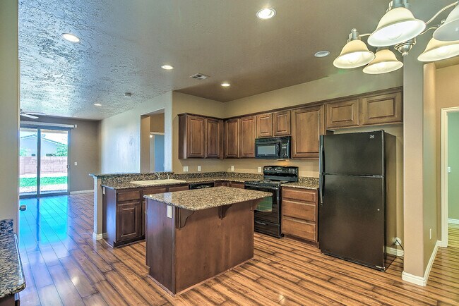 Building Photo - Beautiful Coral Canyon Home with Modern Up...