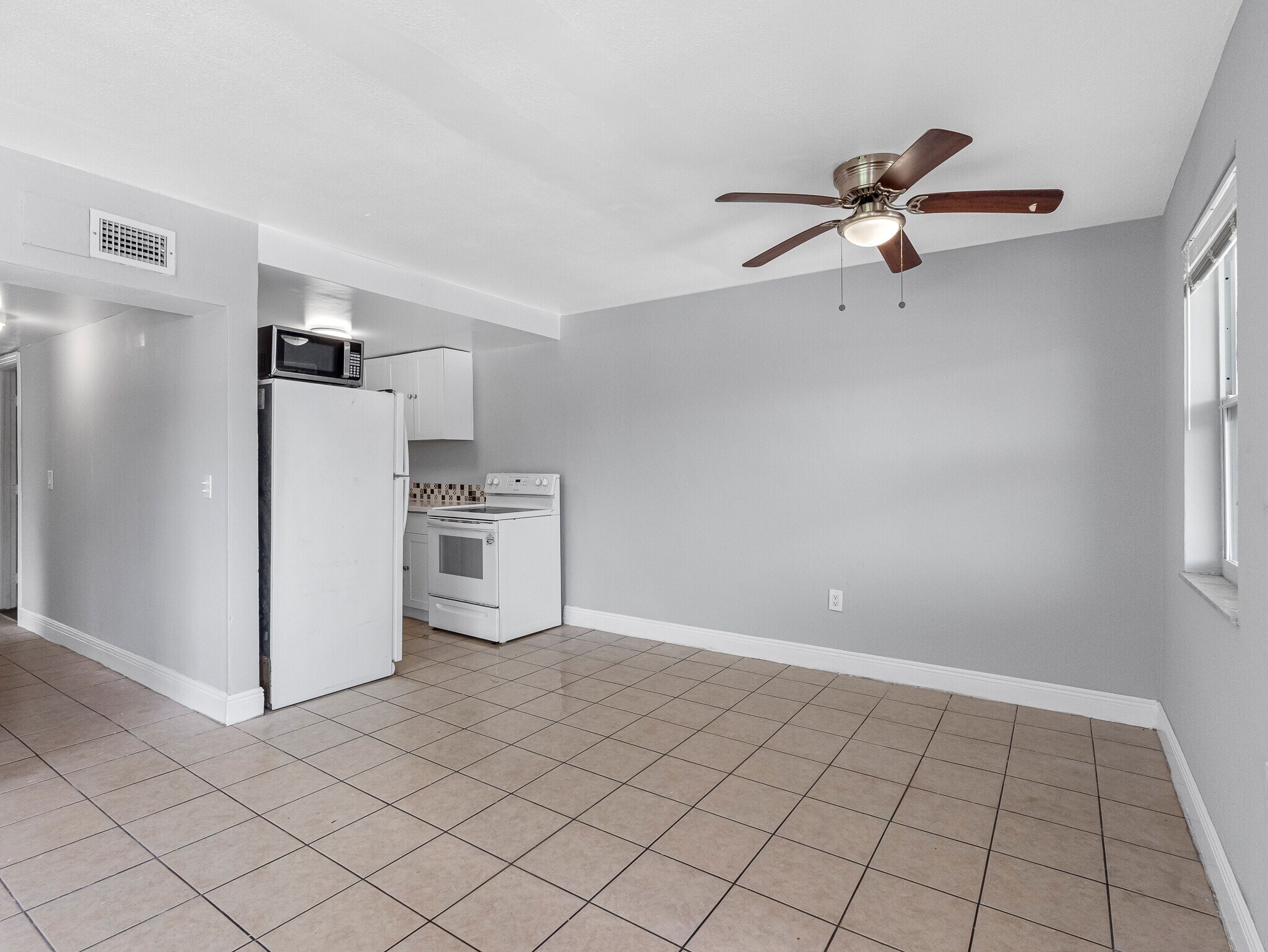Building Photo - 311 Avanda Ct