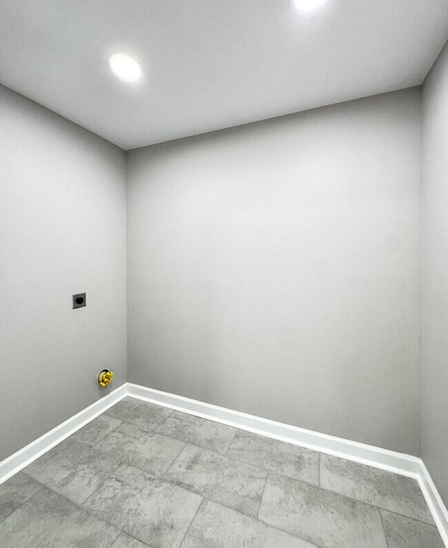 Building Photo - 1821 Blue Ridge Dr