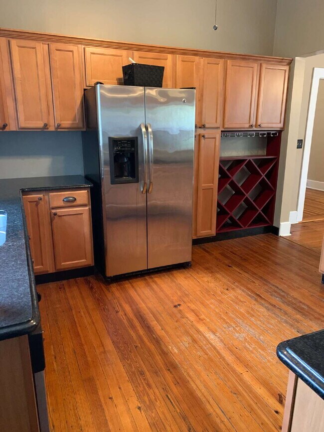 Building Photo - Stunning Renovated 4-Bedroom Home in Lakebottom with Screened Porch & Prime Location Near Fort Mo...