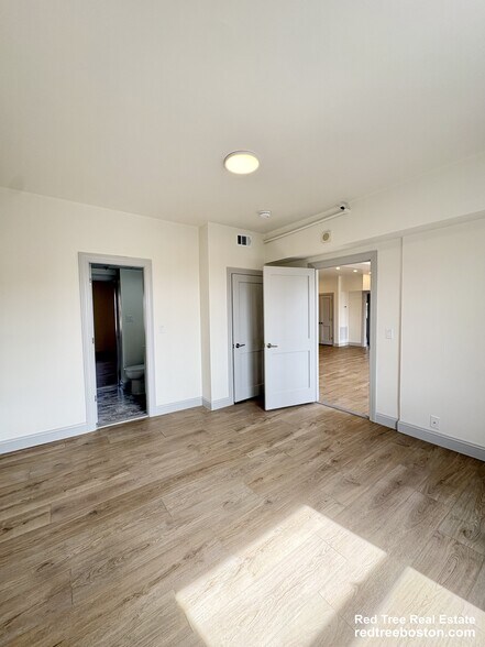 Building Photo - 475 Commonwealth Ave