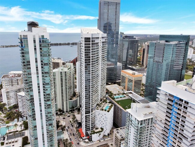 Building Photo - 1300 Brickell Bay Dr