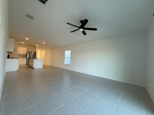 Building Photo - Beautiful 3 bedroom 2 bathroom house