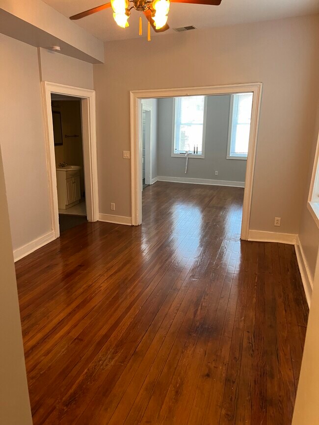 Building Photo - 220 N Bench St