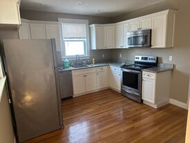 Building Photo - 225 Gibson St