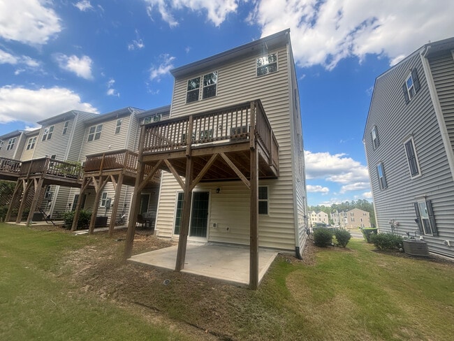 Building Photo - Room in Duplex on Romeria Dr