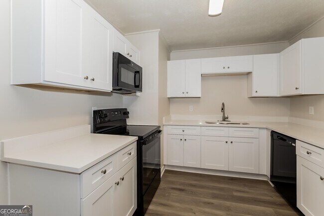 Building Photo - 424 Azalea Dr