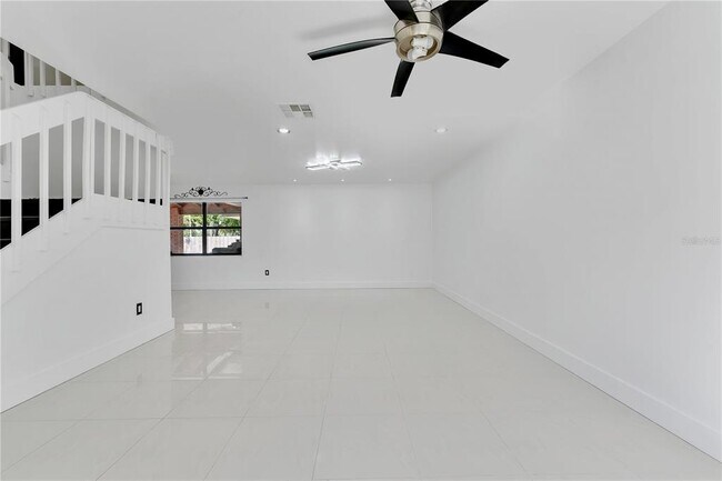 Building Photo - 9646 SW 151 Ave