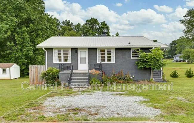 Building Photo - 1126 N Hwy 25 Bypass