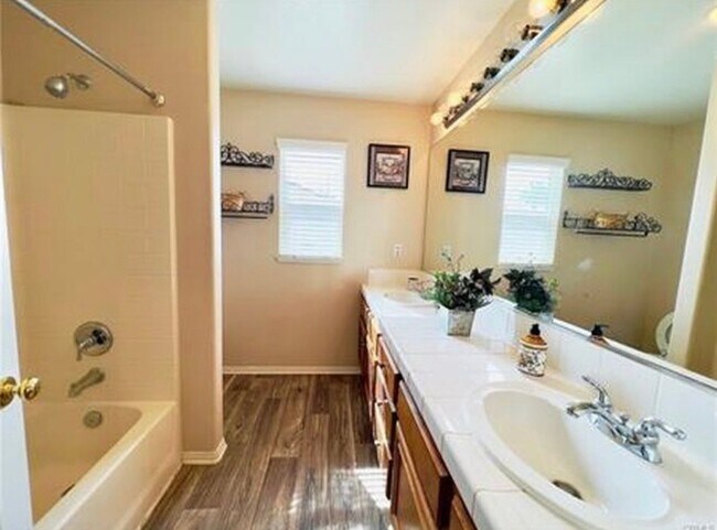 Building Photo - 17231 Greentree Dr