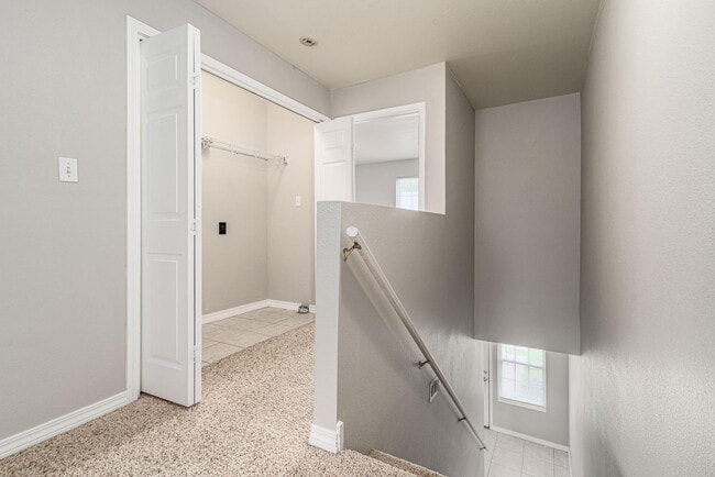 Building Photo - 100 Corwin Dr