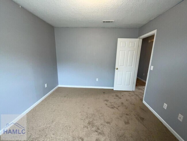 Building Photo - 215 Bridgemont Way