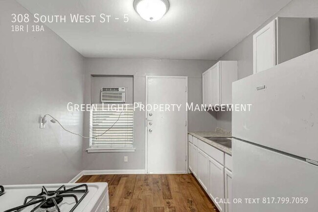Building Photo - 308 South West St-5