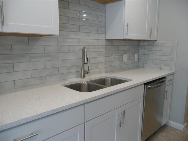 Building Photo - 11216 Applewood Dr