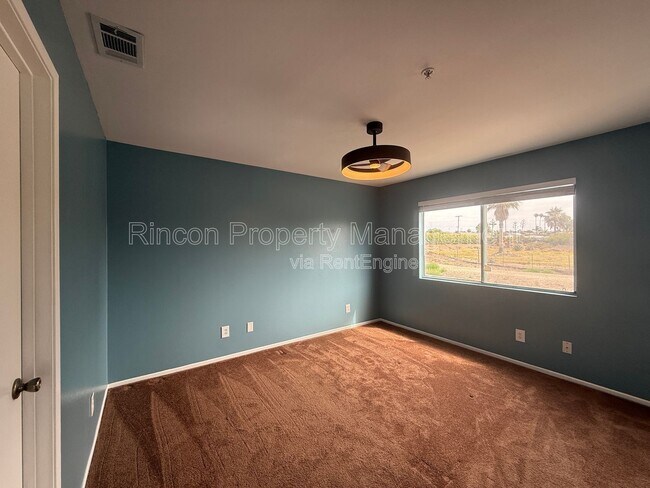 Building Photo - 1540 Pyramid Ave