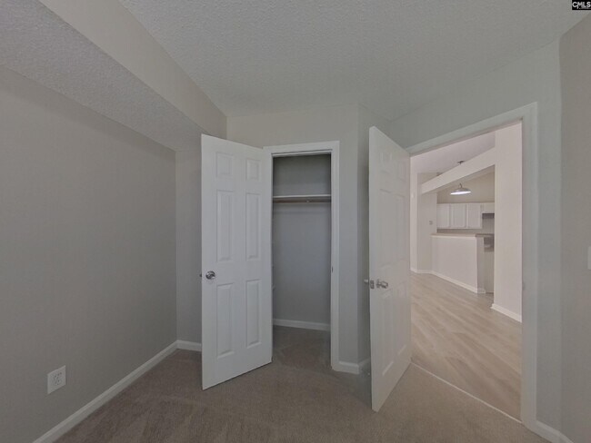 Building Photo - 136 Westport Dr