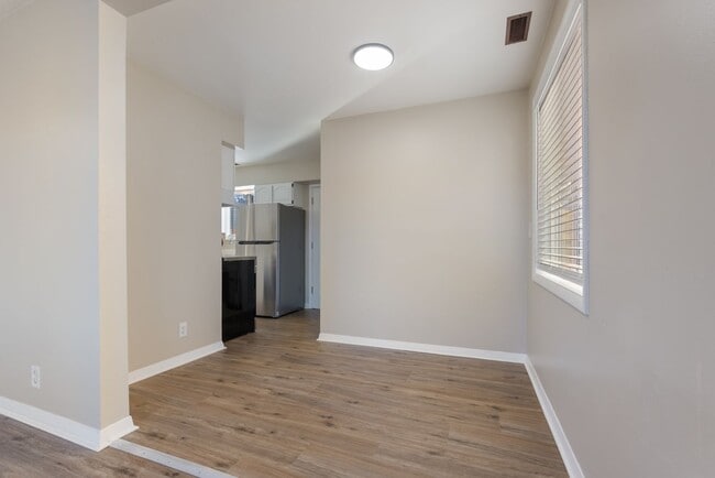 Building Photo - 4 Bed | 1 Bath with Modern Finishes in SE PDX