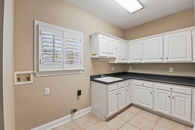 Building Photo - Sturbridge Cottages