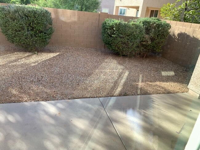 Building Photo - 4 BEDROOM HOME IN EAST  PHOENIX