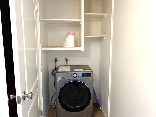 Building Photo - Updated Single-Level Condo in Mission Ridg...