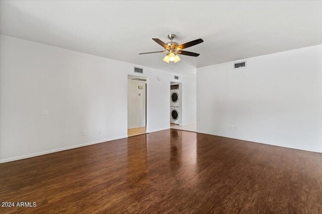 Building Photo - 6438 E Butte St