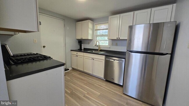 Building Photo - 3216 Berkley Ln