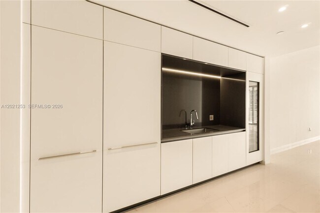 Building Photo - 300 Biscayne Blvd Way