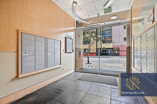 Building Photo - 650 Turk St