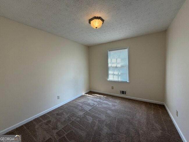 Building Photo - 734 Marthas Dr