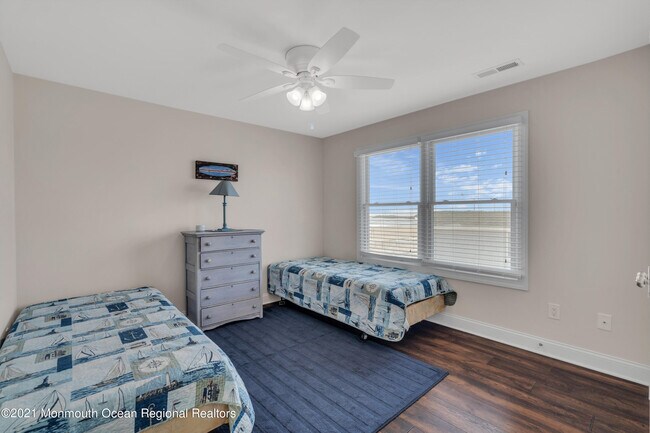 Building Photo - 369 Beach Front