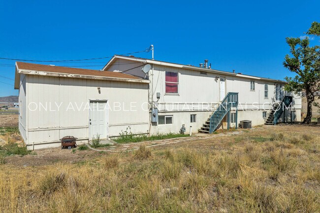 Building Photo - 1040 W State St