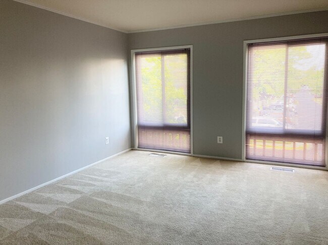 Building Photo - 10260 Ridgeline Dr