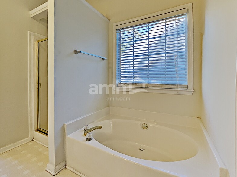 Building Photo - 349 Ethridge Dr NW