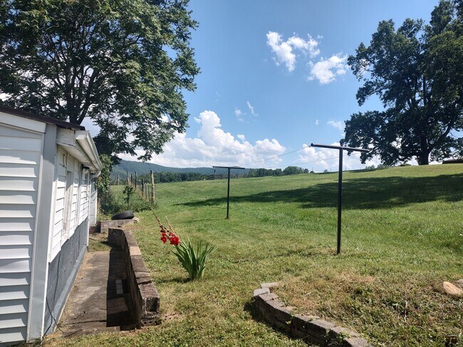 Back of house - 4011 Bandy Rd