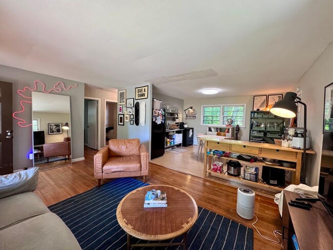 Building Photo - Charming Ranch in Carrboro with Beautiful ...
