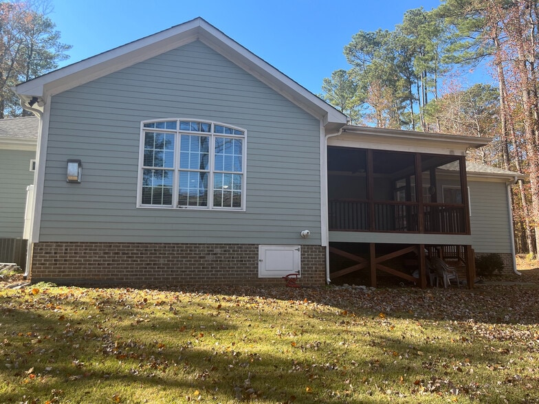 Building Photo - Room in House on Ray Rd