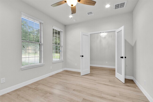 Building Photo - 11087 Sutton Pl