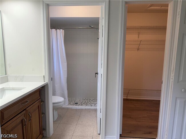 Building Photo - 1371 14th Ave NE