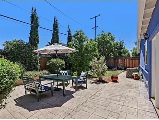 Building Photo - Remodeled Home in Great Location w/ Solar,  Central A/C & No Carpets!!