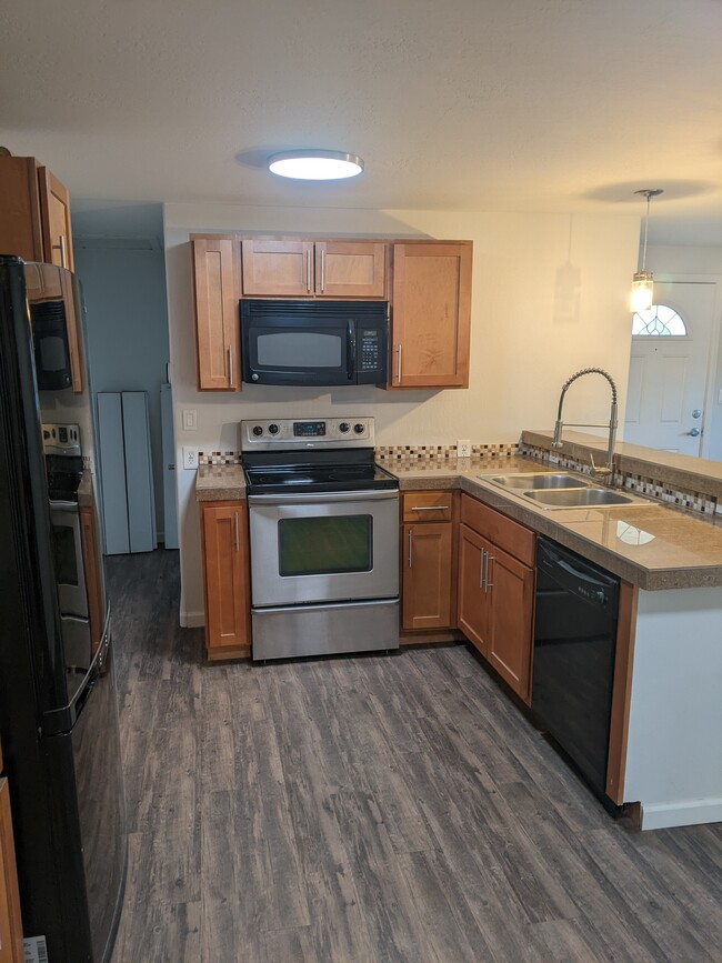 Kitchen - 1211 N Frances St