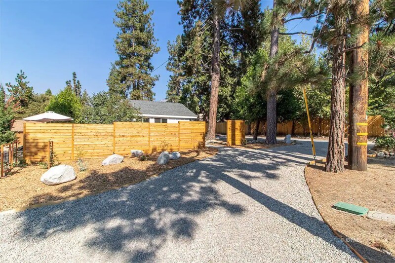 Building Photo - 53400 Double View Dr