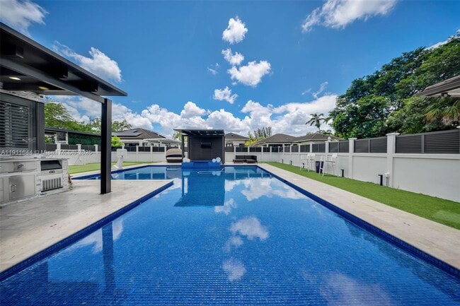 Building Photo - 1550 SW 89th Ct