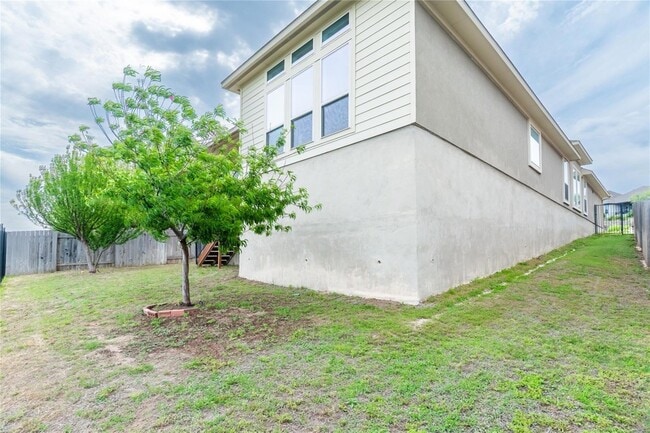 Building Photo - 125 Saturnia Dr