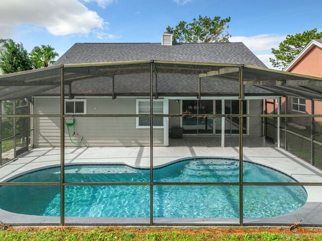 Building Photo - Beautiful 3 Bedroom, 2 Bath POOL Home with 2-Car Garage in the Heart of Hunters Creek!