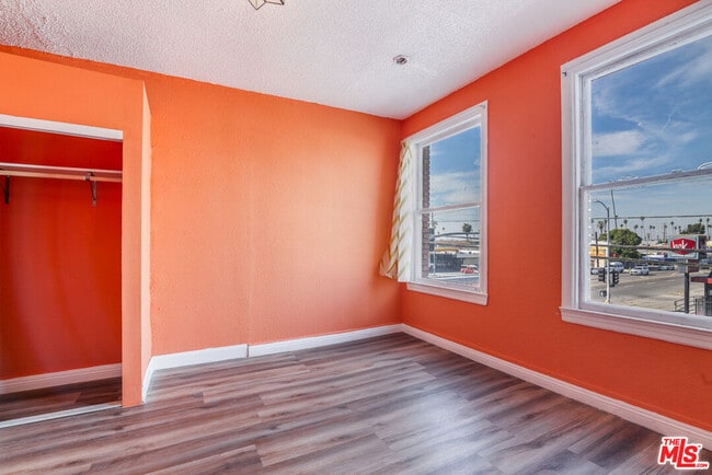 Building Photo - 256 W Florence Ave